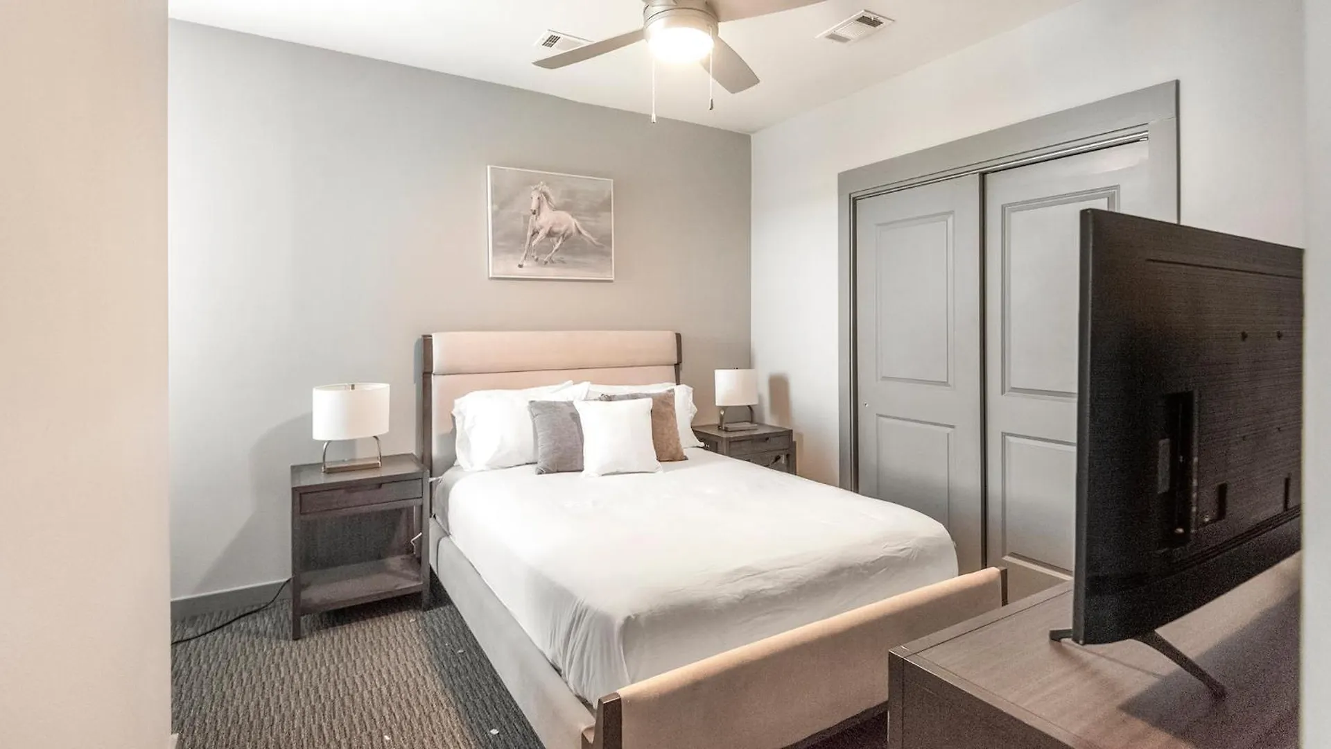 Aparthotel East Memphis University District Apartments By Barsala