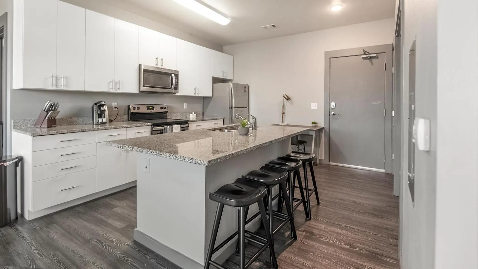 East Memphis University District Apartments By Barsala
