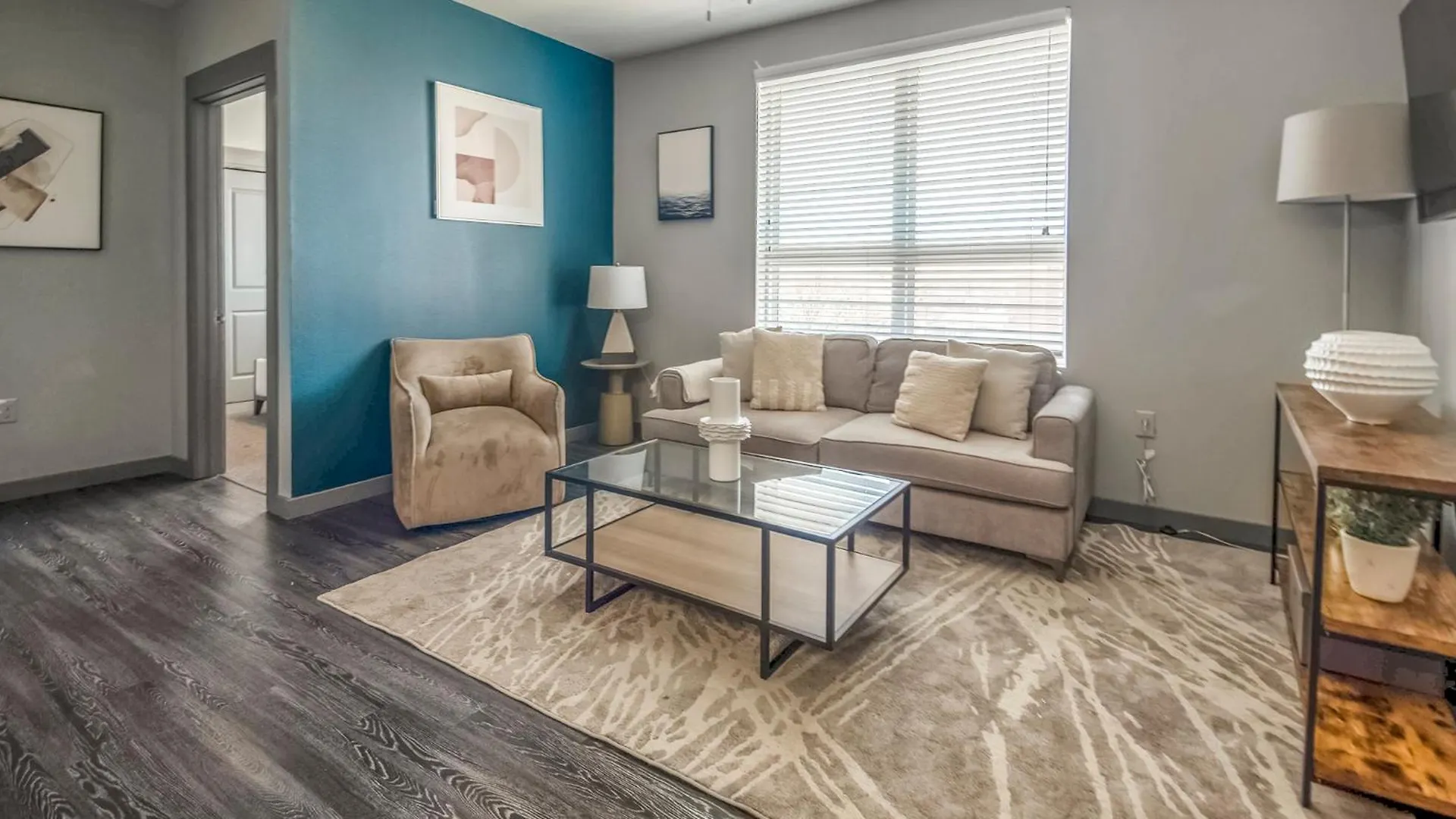 East Memphis University District Apartments By Barsala