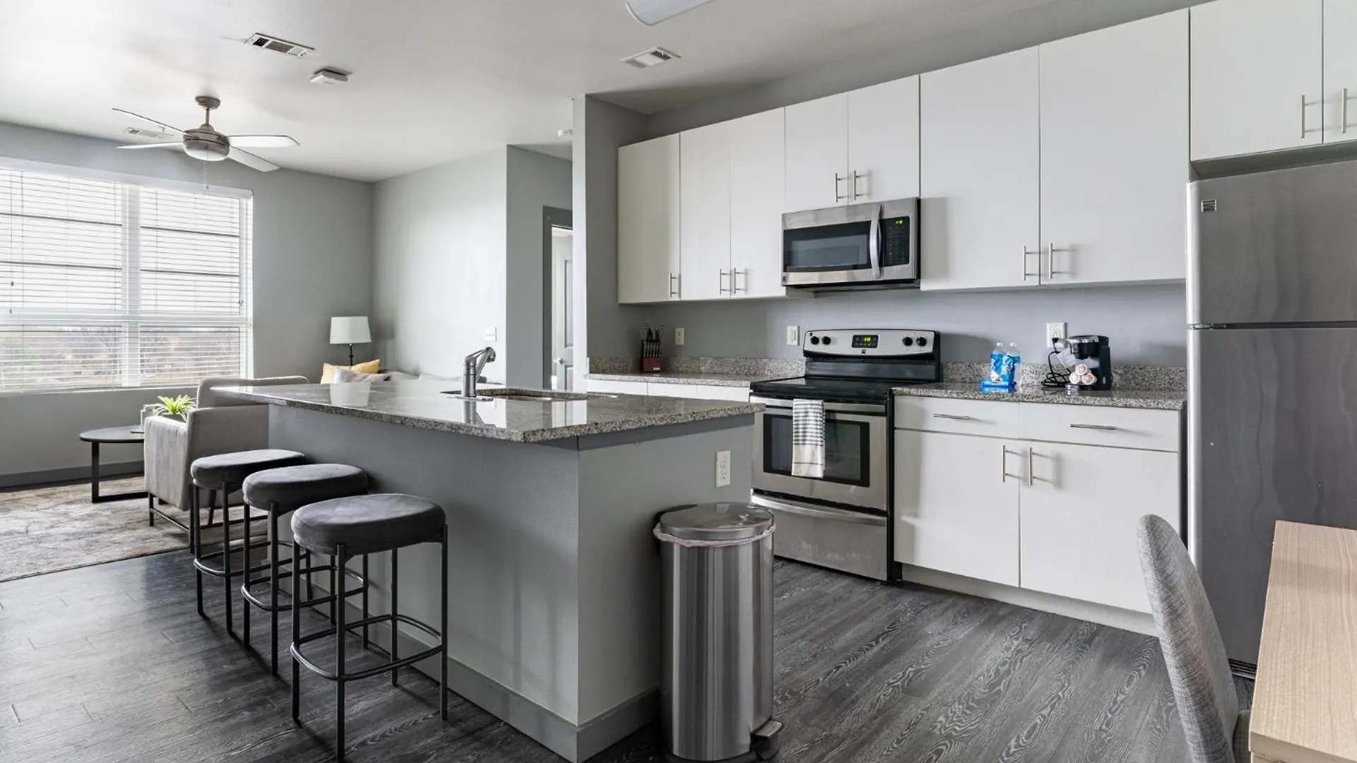 East Memphis University District Apartments By Barsala