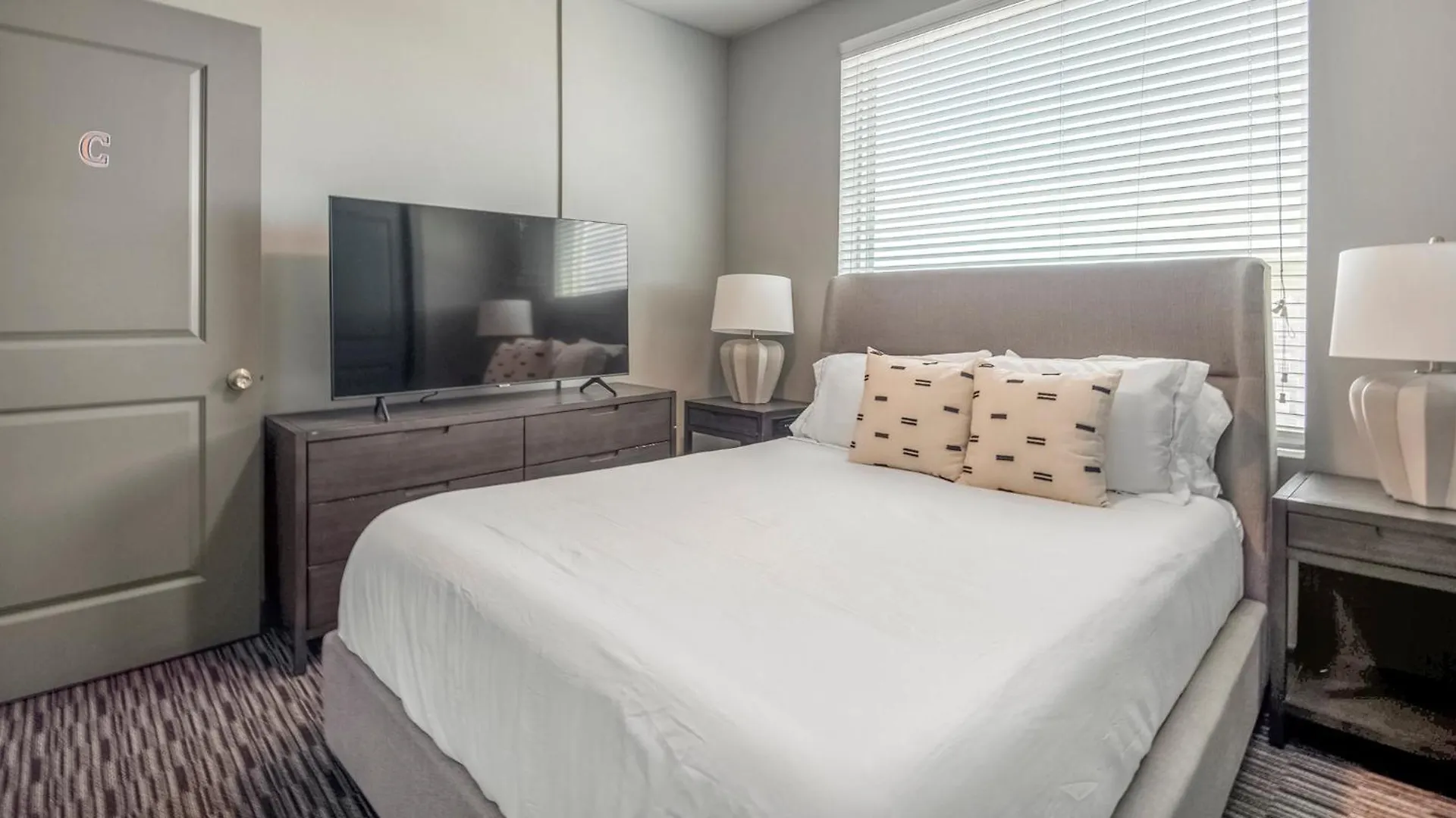 East Memphis University District Apartments By Barsala