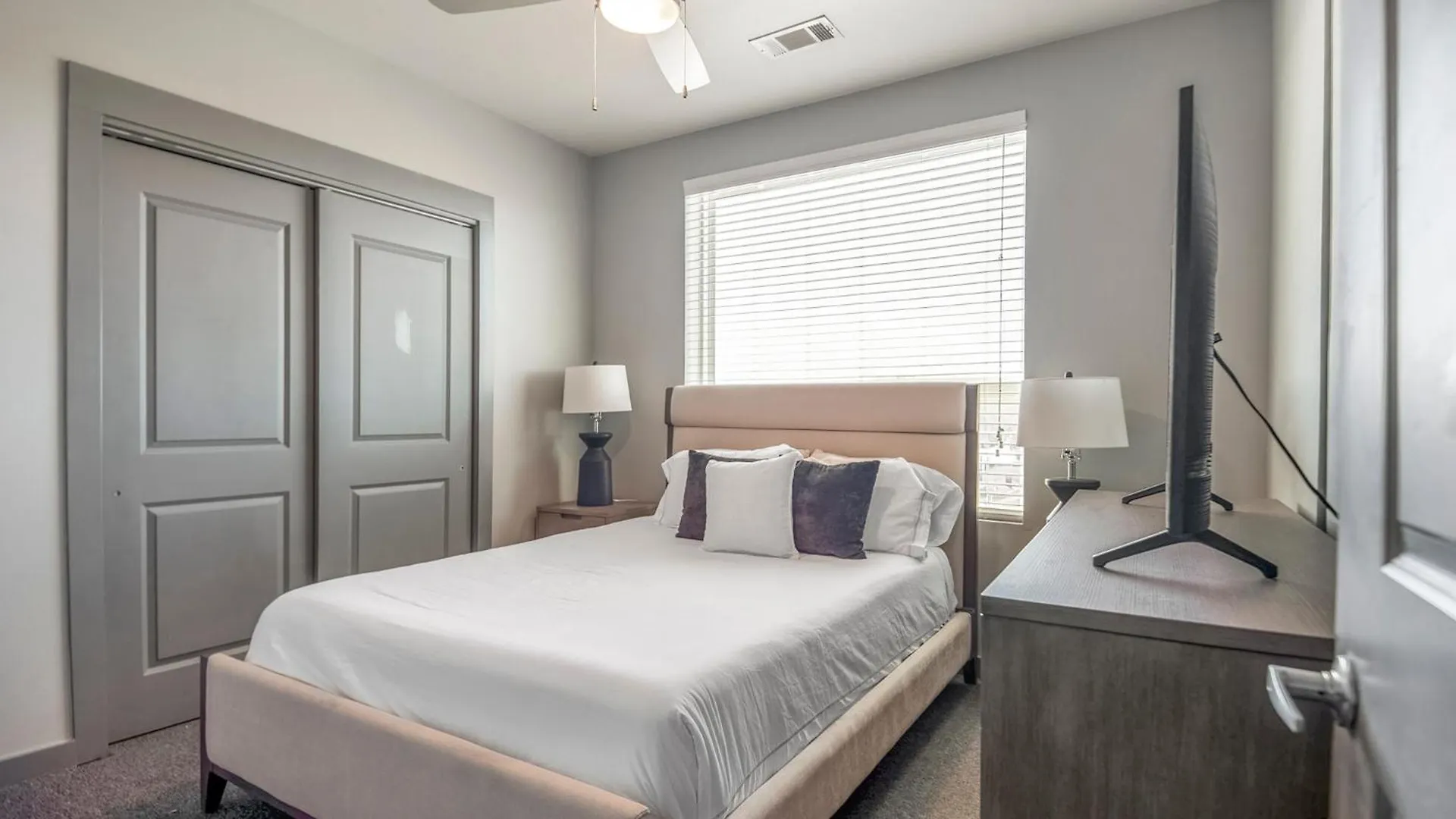 East Memphis University District Apartments By Barsala 0*,